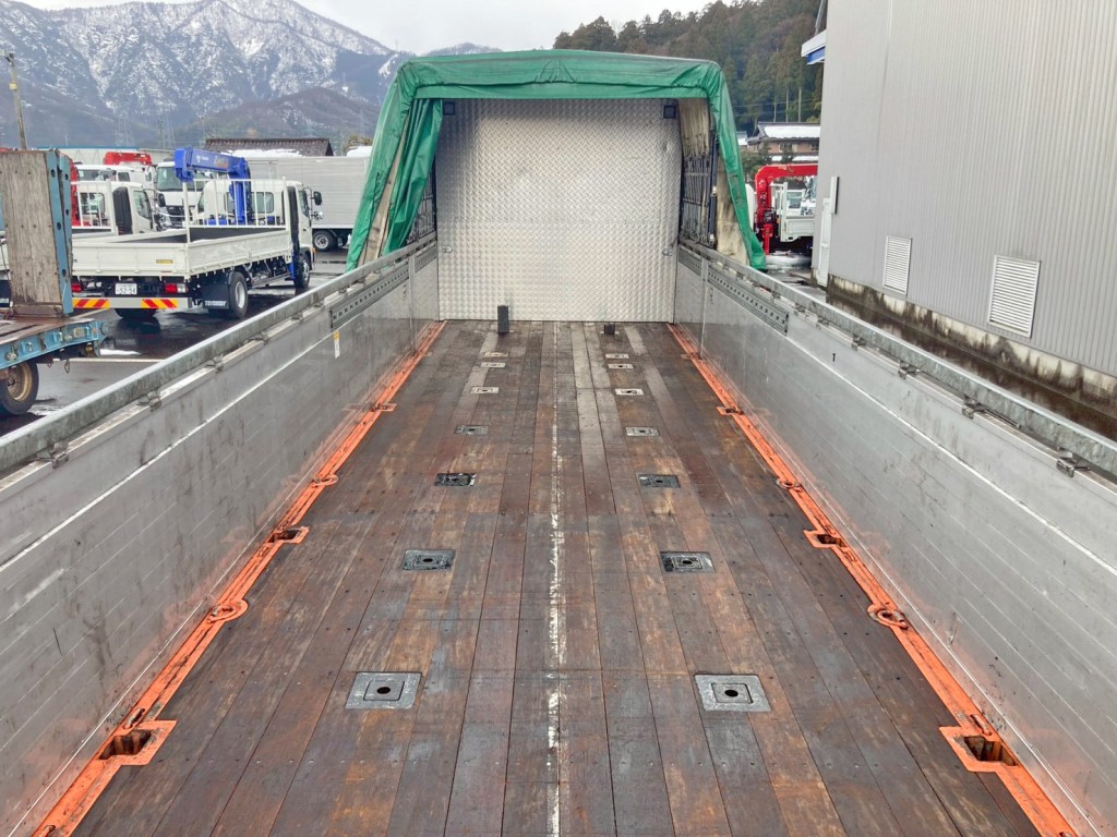 幌を前方に寄せた状態です。|三菱 スーパーグレート 2PG-FU75HZの写真22