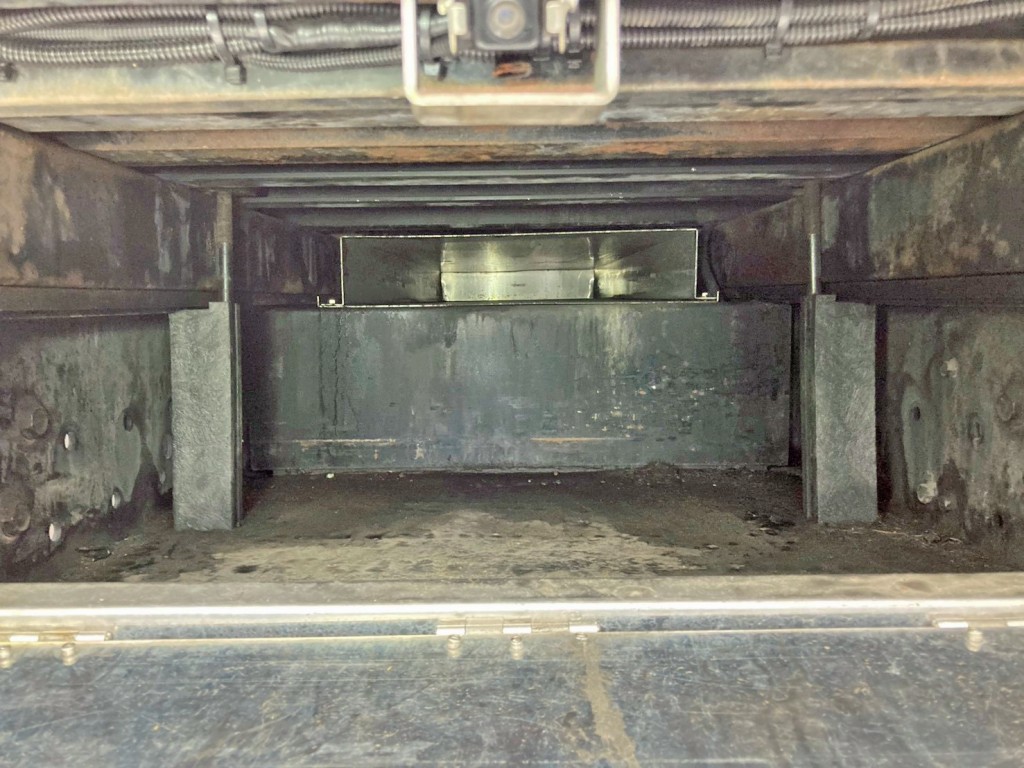 リヤレール中央に物入れが付いています。|三菱 スーパーグレート 2PG-FU75HZの写真38