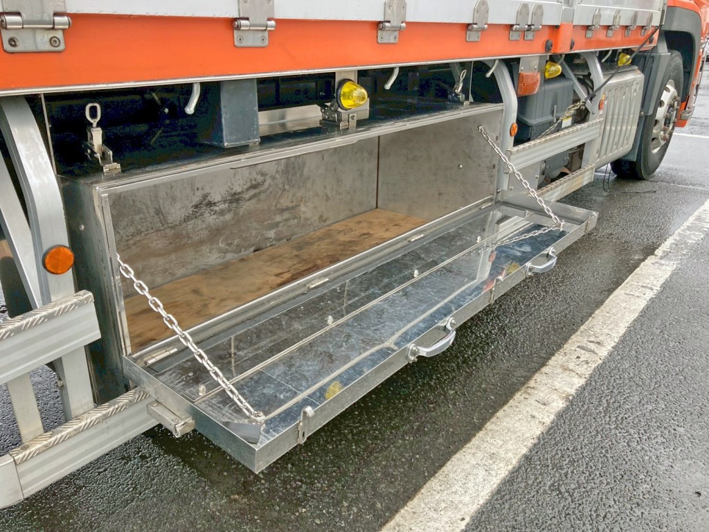 工具箱を開いた状態です。|三菱 スーパーグレート 2PG-FU75HZの写真48