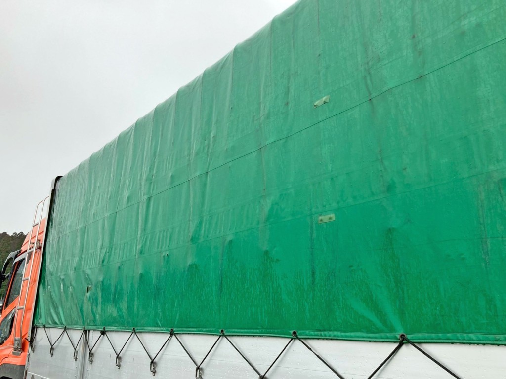 助手席側シートに破れ・パッチ当て箇所があります。|三菱 スーパーグレート 2PG-FU75HZの写真50