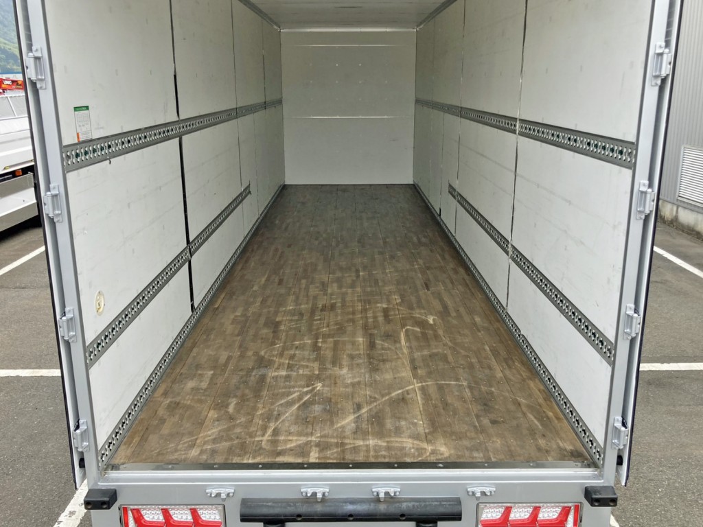 床は板張りです。|日野 レンジャー 2PG-FD2ABG(2WD)の写真11