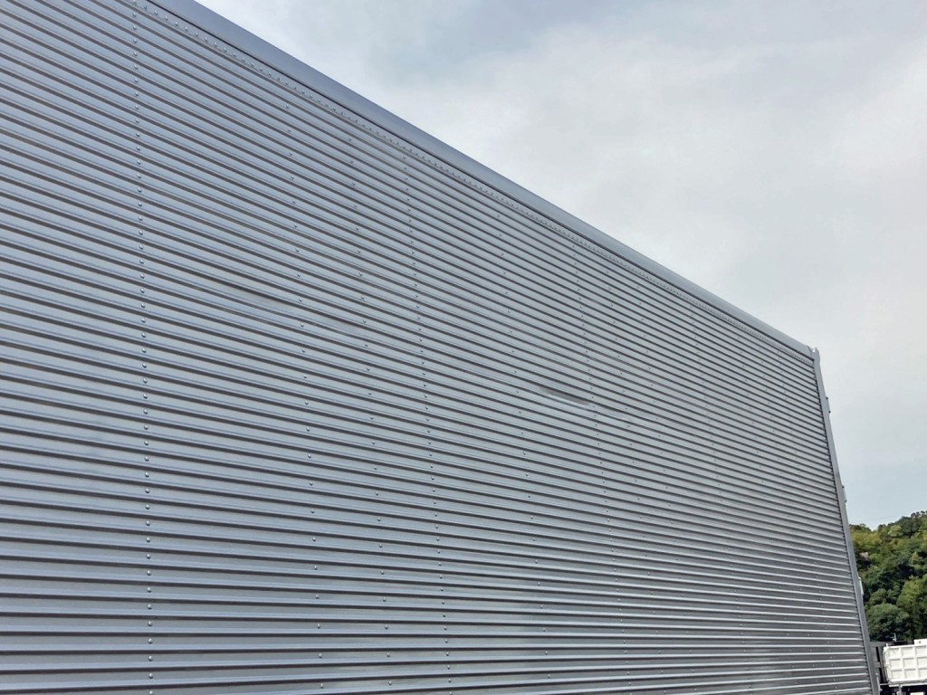 ボディー助手席側上部中央から後方にかけてヘコミがあります。|日野 レンジャー 2PG-FD2ABG(2WD)の写真14