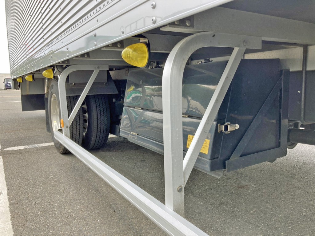 ボディー運転席側中央部に工具箱が付いています。|日野 レンジャー 2PG-FD2ABG(2WD)の写真17