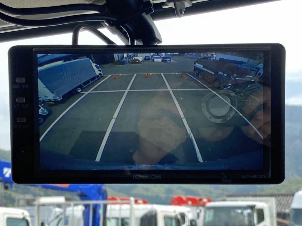 液晶バックモニター付きです。|日野 レンジャー 2PG-FD2ABG(2WD)の写真21