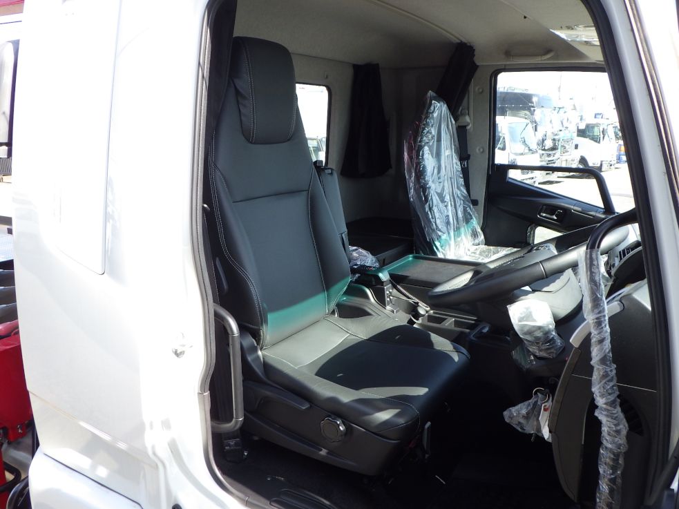 乗車定員は2名です。|三菱 ファイター 2KG-FK65FYの写真12