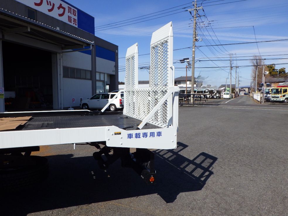 歩み板の格納状態です。|三菱 ファイター 2KG-FK65FYの写真25