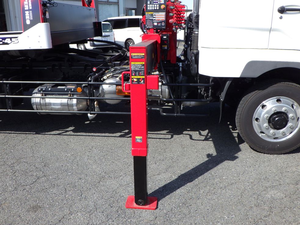 アウトリガーは差し違い式です。|三菱 ファイター 2KG-FK65FYの写真30