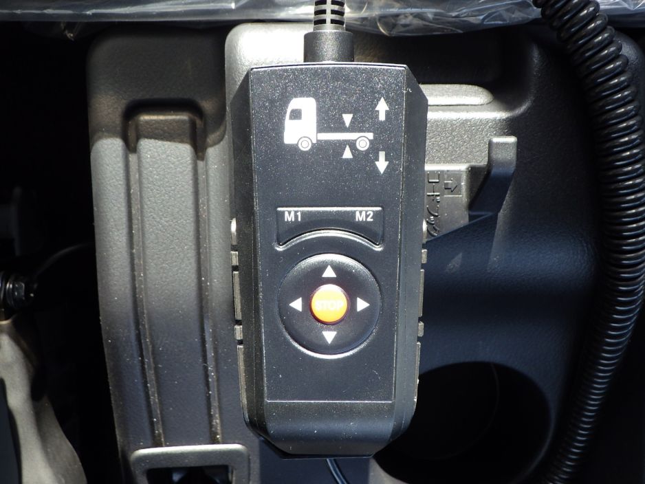 エアサスのコントローラーです。|三菱 ファイター 2KG-FK65FYの写真36