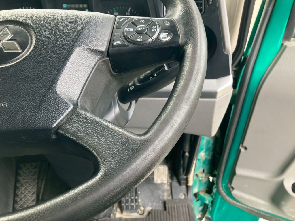 ハンドルにスレがあります。|三菱 スーパーグレート 2PG-FV70HXの写真8