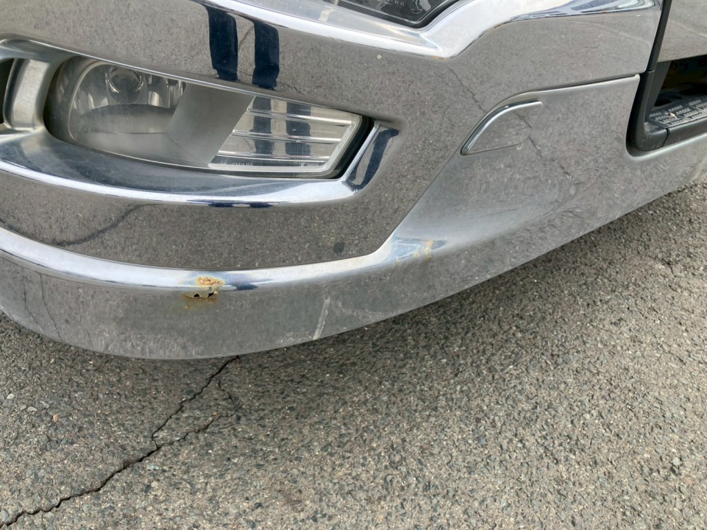 フロントバンパーにサビ・腐食があります。|三菱 スーパーグレート 2PG-FV70HXの写真19