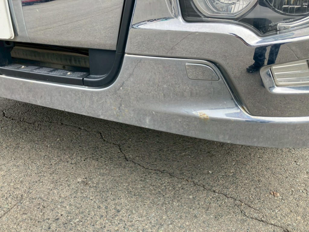 フロントバンパーにサビがあります。|三菱 スーパーグレート 2PG-FV70HXの写真20