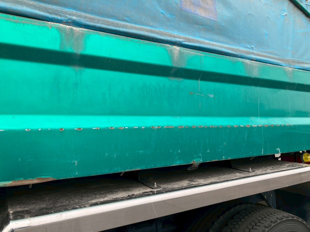 助手席側ボディーにキズ・サビ・ヘコミがあります。|三菱 スーパーグレート 2PG-FV70HXの写真24