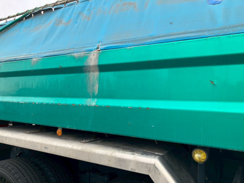 運転席側ボディーにキズ・サビ・ヘコミがあります。|三菱 スーパーグレート 2PG-FV70HXの写真32