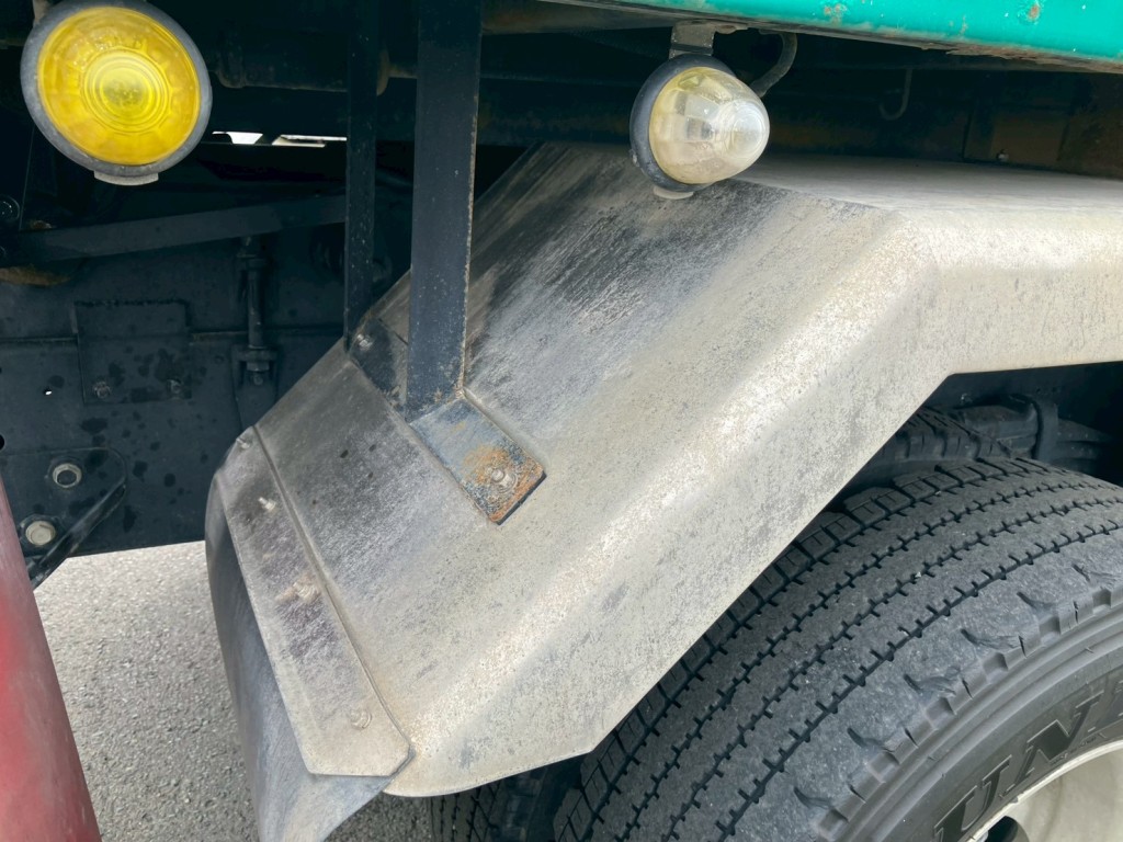 運転席側リアフェンダーにキズ・ヘコミがあります。|三菱 スーパーグレート 2PG-FV70HXの写真37