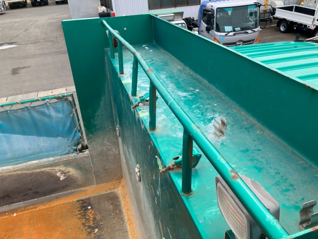 シートデッキにサビ・曲がりがあります。|三菱 スーパーグレート 2PG-FV70HXの写真38