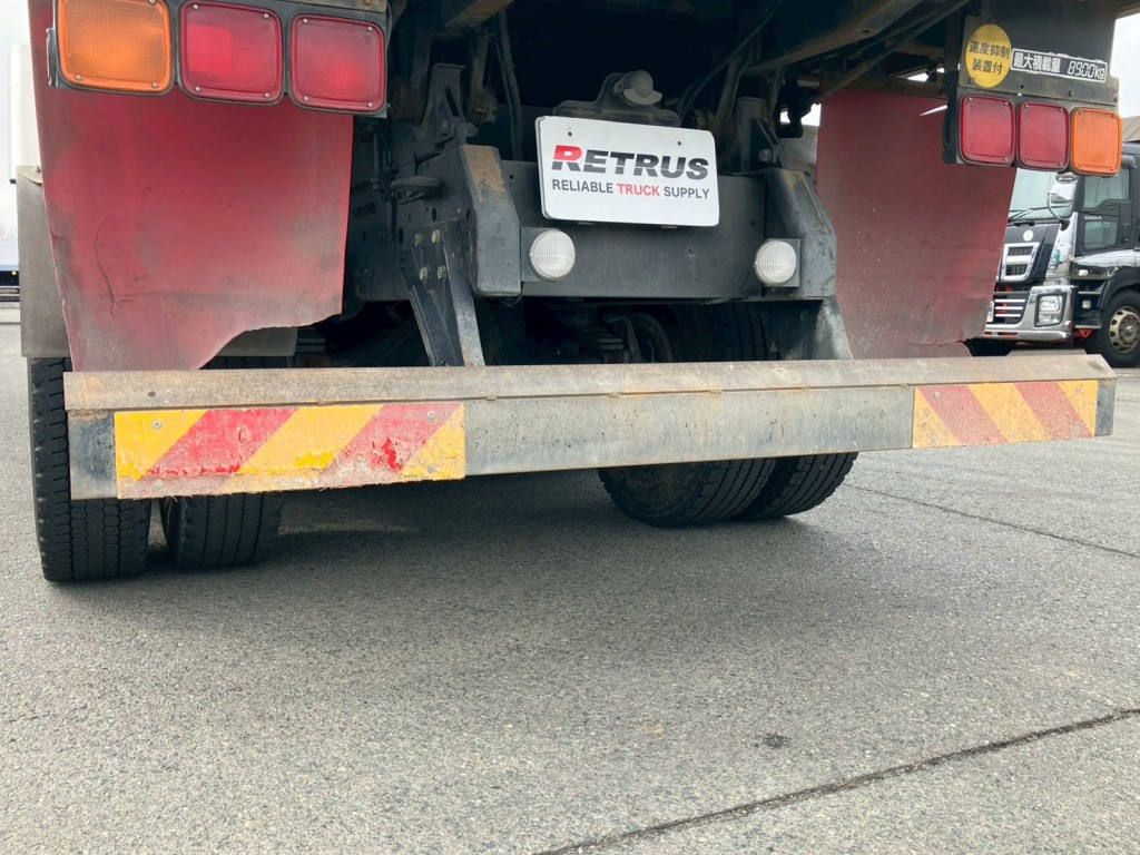 リアバンパーに砂切り溶接がされています。|三菱 スーパーグレート 2PG-FV70HXの写真40