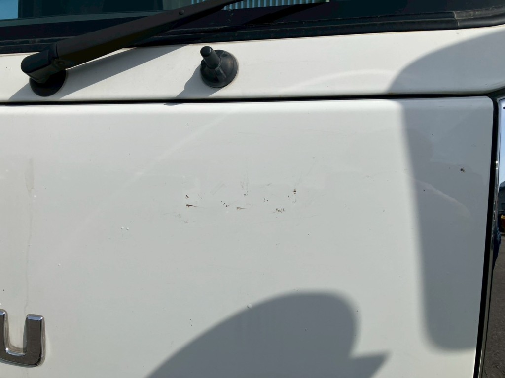 フロントパネルにキズがあります。|いすゞ エルフ SKG-NPR85YN(2WD)の写真20