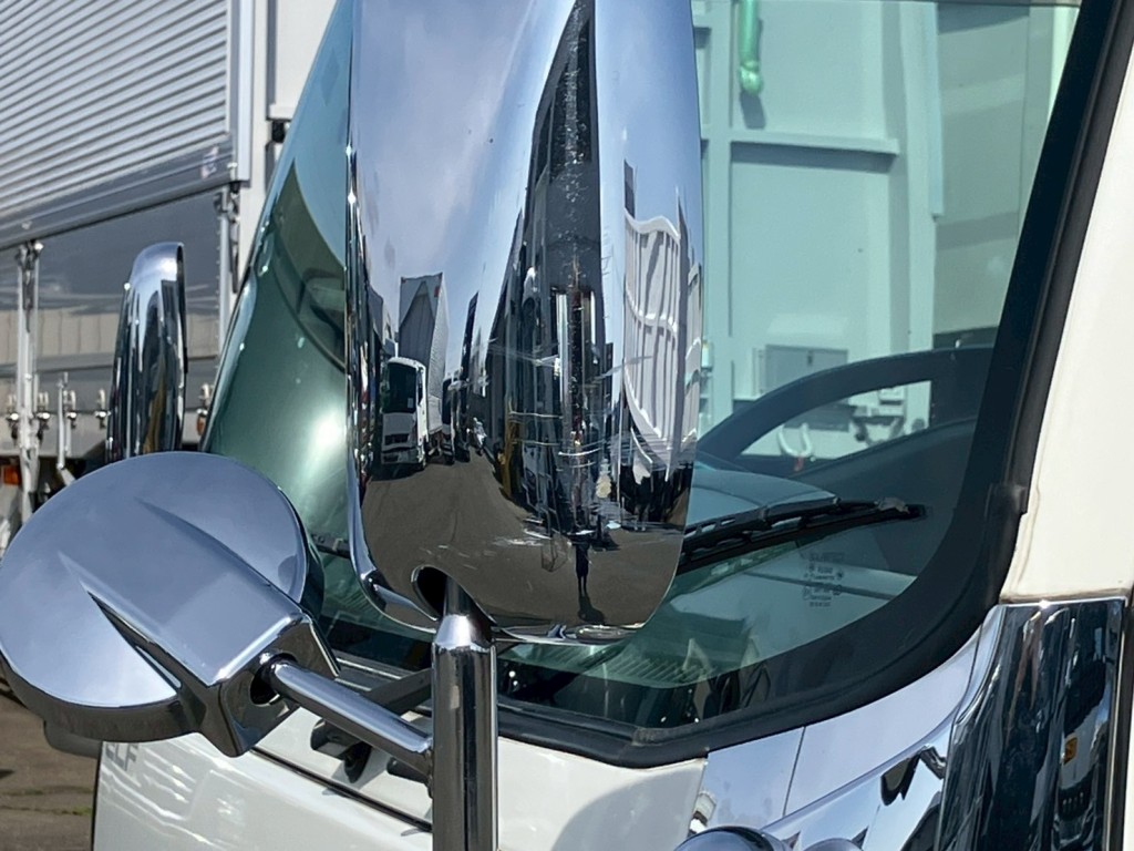 助手席側ミラーカバーにキズがあります。|いすゞ エルフ SKG-NPR85YN(2WD)の写真22