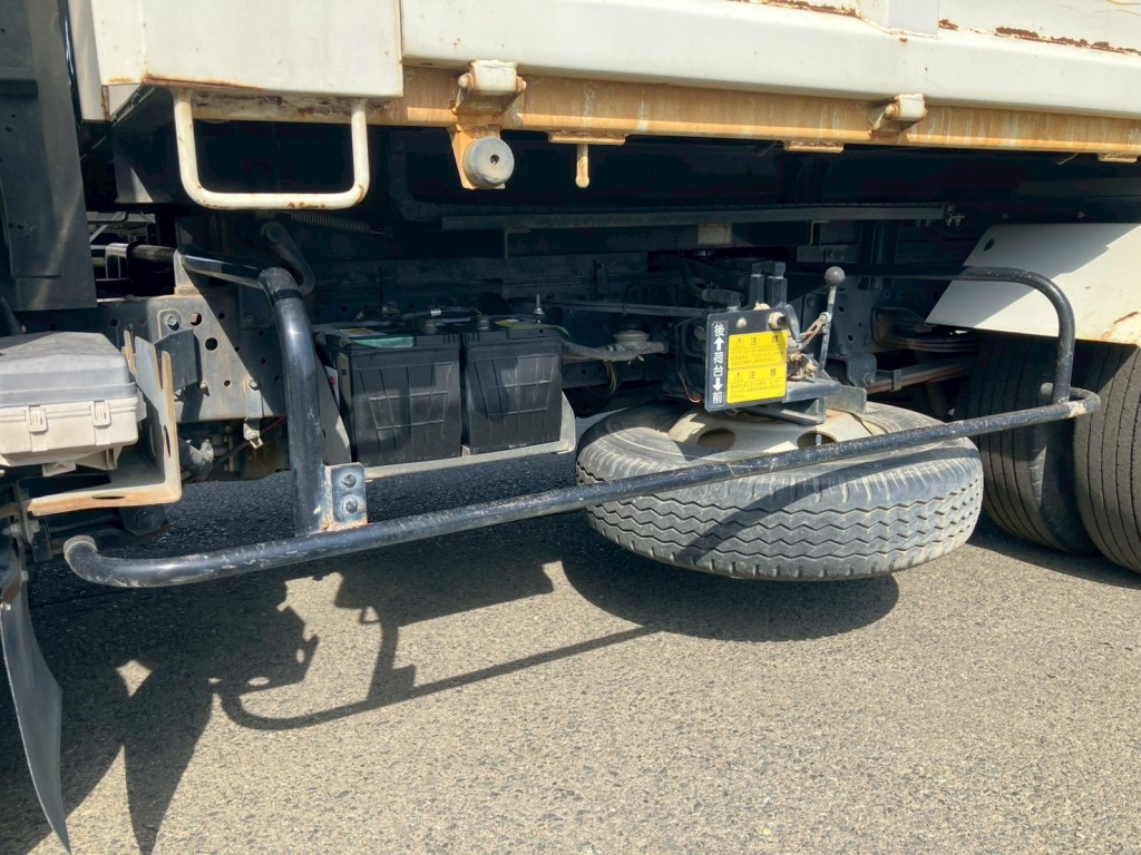 助手席側サイドバンパーにキズ・サビがあります。|いすゞ エルフ SKG-NPR85YN(2WD)の写真26