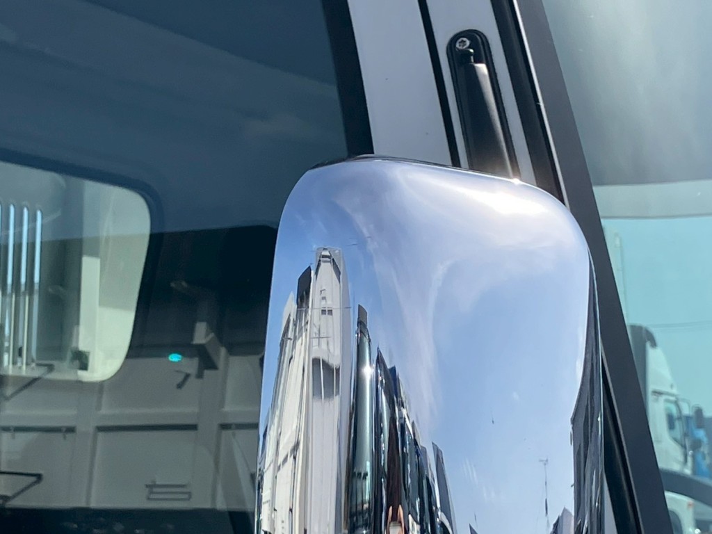 運転席側ミラーカバーにキズがあります。|いすゞ エルフ SKG-NPR85YN(2WD)の写真28
