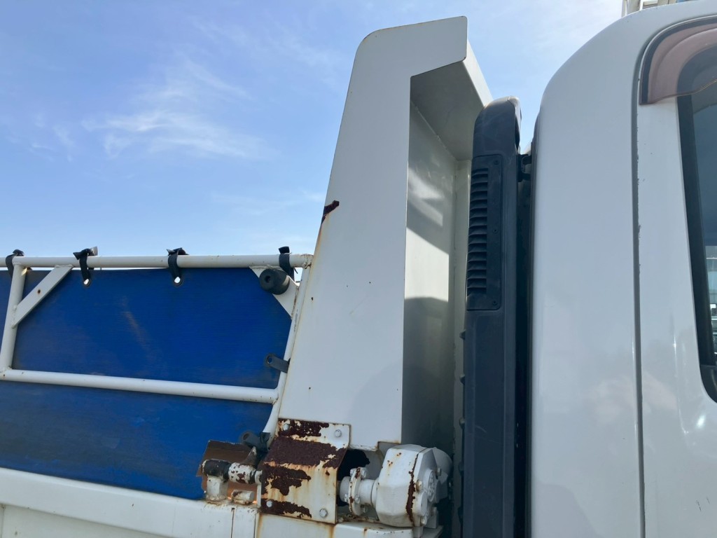 運転席側プロテクター側面にキズ・サビがあります。|いすゞ エルフ SKG-NPR85YN(2WD)の写真31