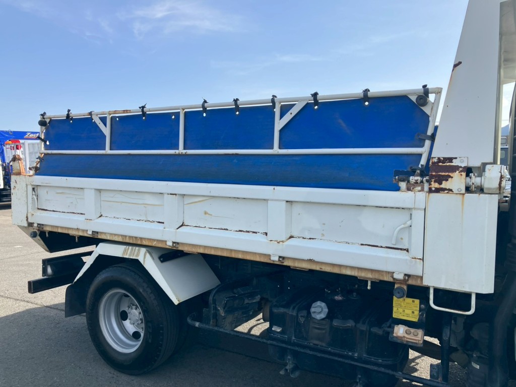 運転席側ボディーにキズ・サビ・ヘコミがあります。|いすゞ エルフ SKG-NPR85YN(2WD)の写真32