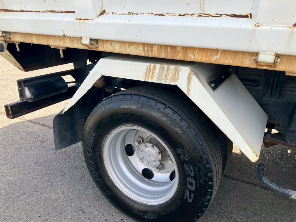 運転席側リアフェンダーにキズ・サビ・ヘコミがあります。|いすゞ エルフ SKG-NPR85YN(2WD)の写真34