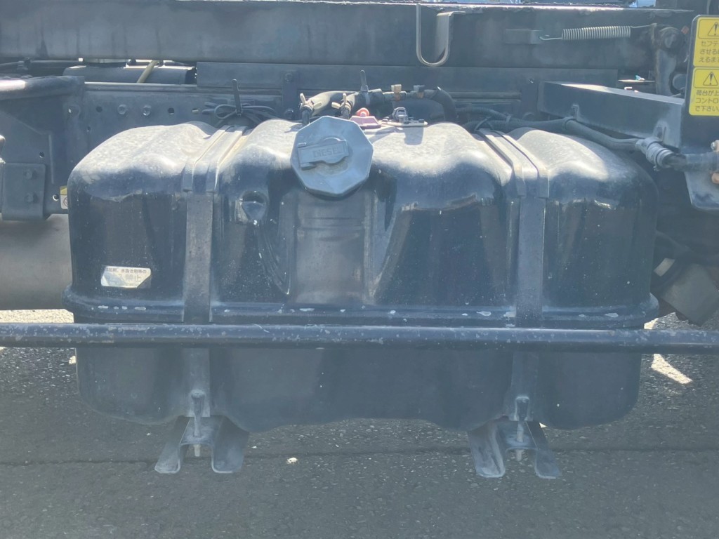 燃料タンクは100Lです。|いすゞ エルフ SKG-NPR85YN(2WD)の写真38