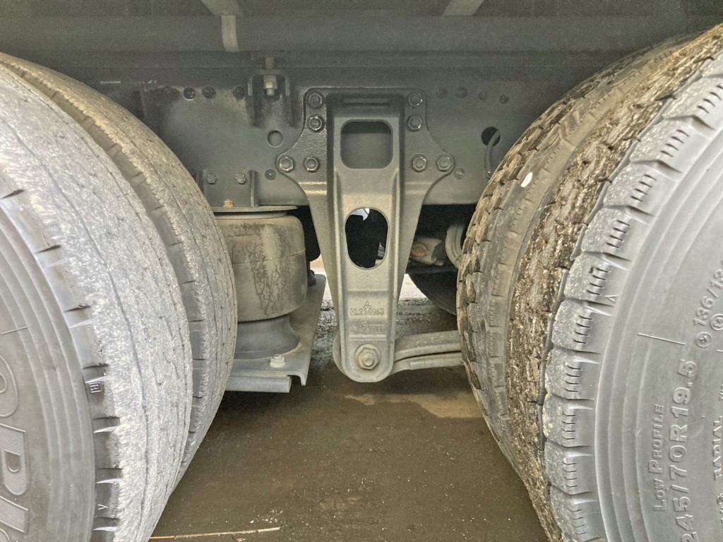 エアサスです。|三菱 スーパーグレート 2PG-FS74HZの写真5