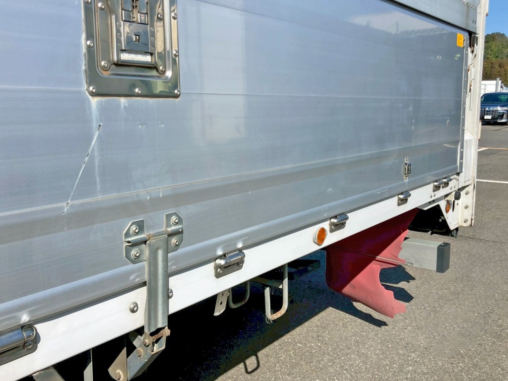 助手席側アオリにキズ・ヘコミがあります。(後方)|三菱 スーパーグレート 2PG-FS74HZの写真22