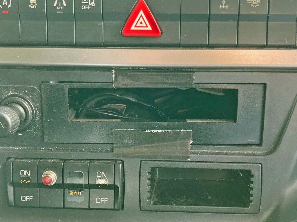 コンソールボックスが欠品しています。|三菱 スーパーグレート 2PG-FS74HZの写真27