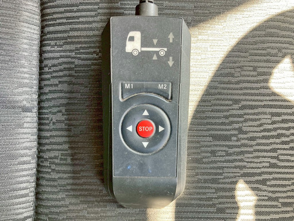 エアサスのコントローラーです。|三菱 スーパーグレート 2PG-FS74HZの写真28