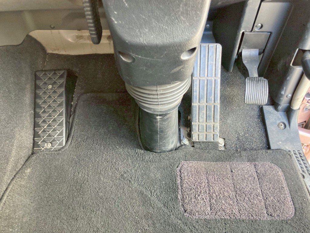 2ペダル仕様です。|三菱 スーパーグレート 2PG-FS74HZの写真30