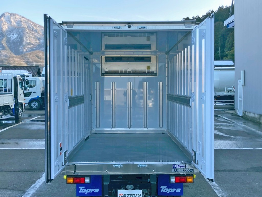 リヤドアは90度ストッパー付きです。|三菱 キャンター 2RG-FBAV0(2WD)の写真9