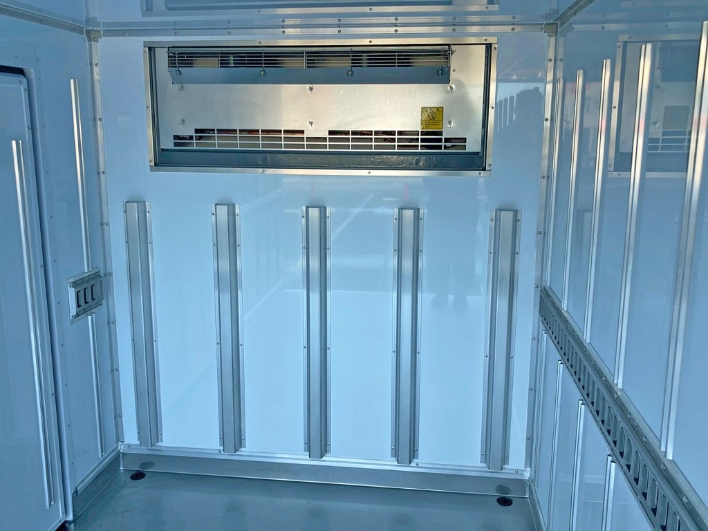 冷凍機の吹き出し口です。|三菱 キャンター 2RG-FBAV0(2WD)の写真14