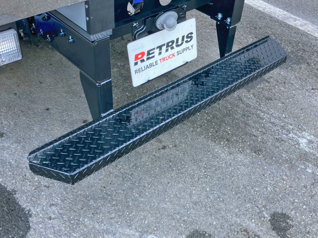 リヤステップ付きです。|三菱 キャンター 2RG-FBAV0(2WD)の写真16