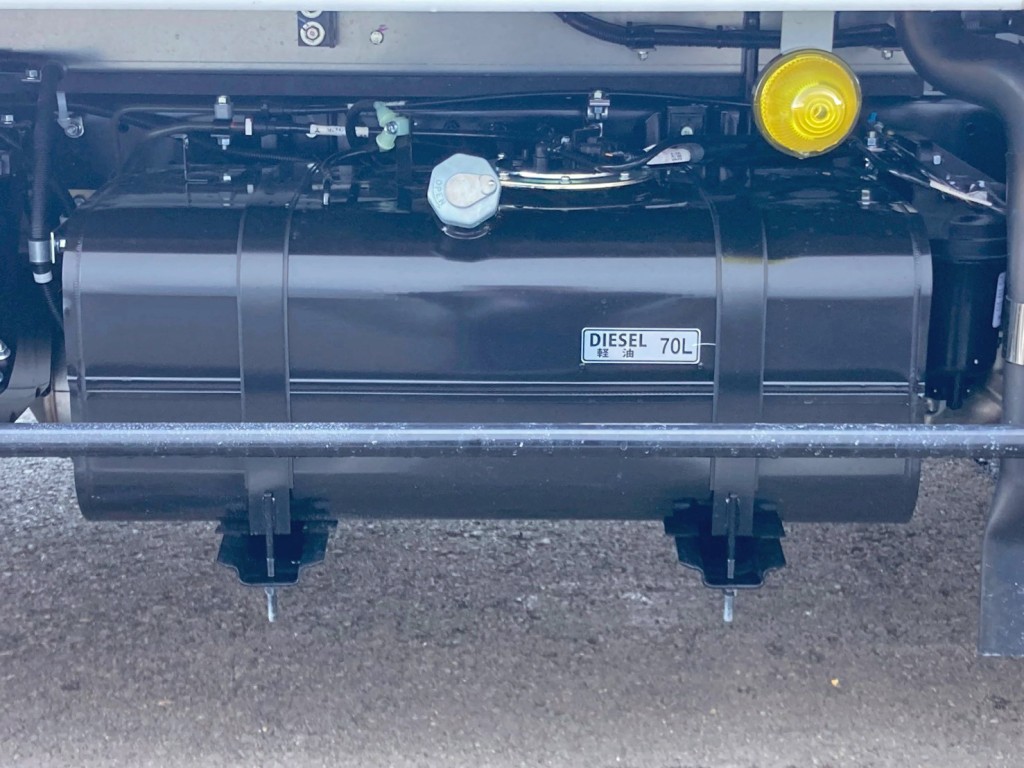 燃料タンクは70Lです。|三菱 キャンター 2RG-FBAV0(2WD)の写真21