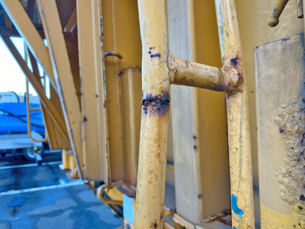 助手席側ハシゴ下部に割れがあります。|東急  TF36H2C3の写真21