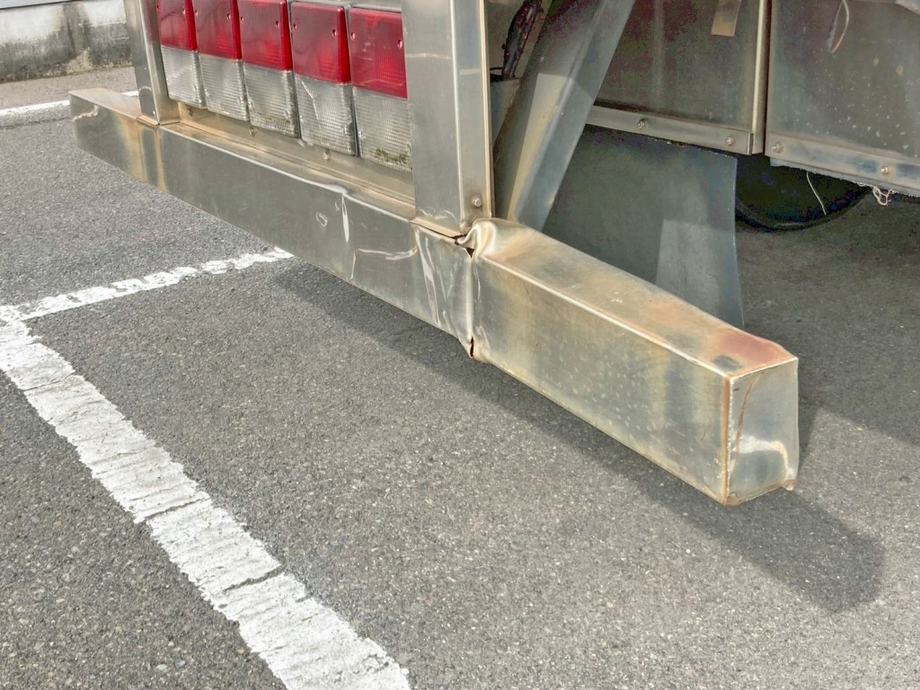 リヤバンパー運転席側に曲がりがあります。|東急  TF36H2C3の写真29