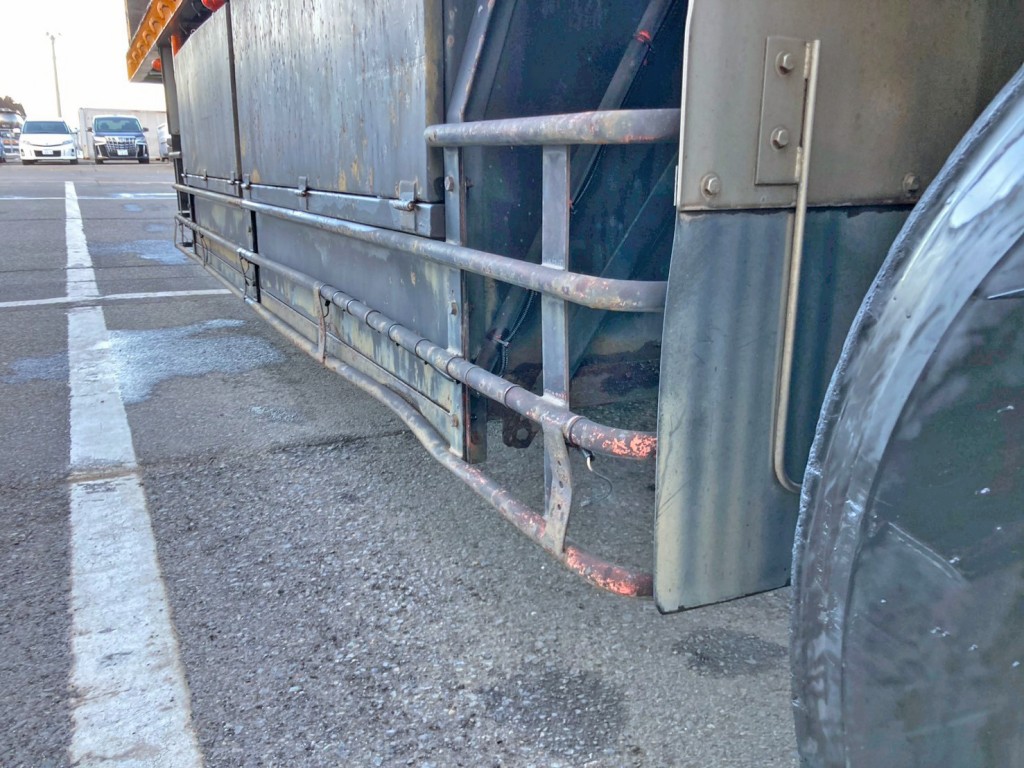 助手席側サイドバンパーに曲がりがあります。(後方)|東急  TF36H2C3の写真33