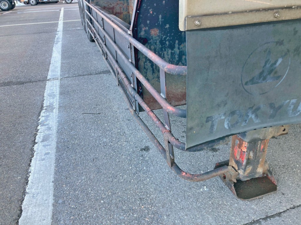 運転席側サイドバンパーに曲がりがあります。(前方)|東急  TF36H2C3の写真36