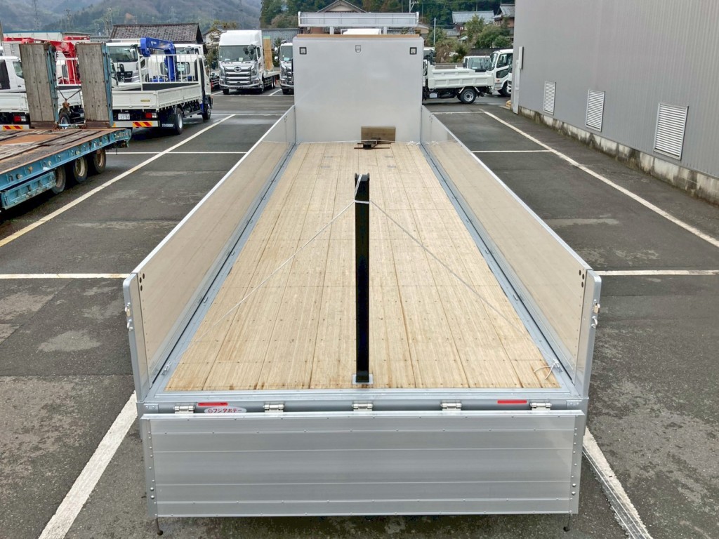 床は板張りです。|三菱 スーパーグレート 2PG-FS84HZの写真8