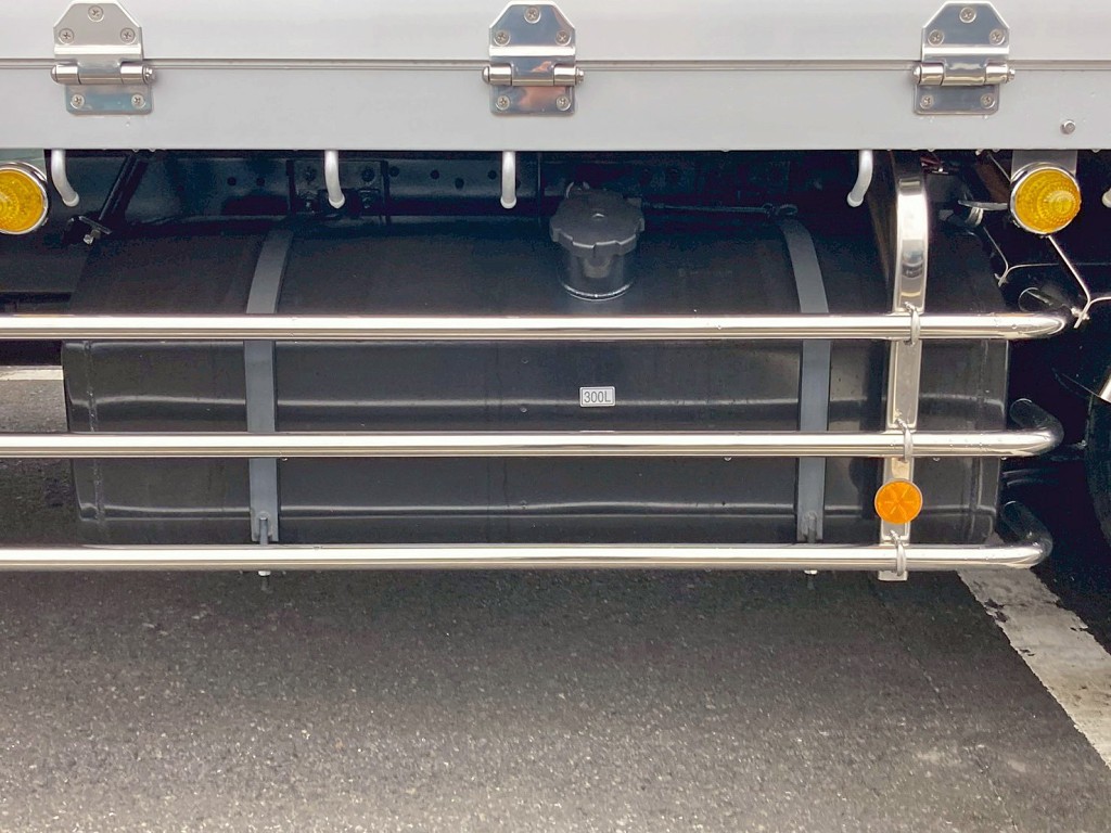 燃料タンクは300Lです。|三菱 スーパーグレート 2PG-FS84HZの写真18