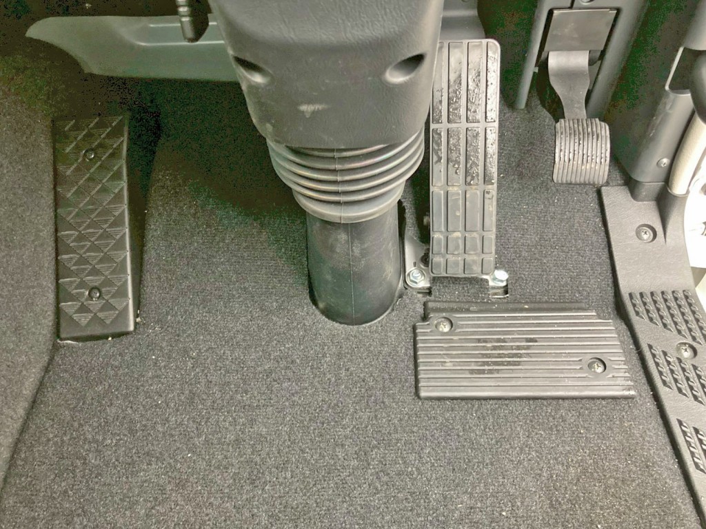 2ペダル仕様です。|三菱 スーパーグレート 2PG-FS84HZの写真22