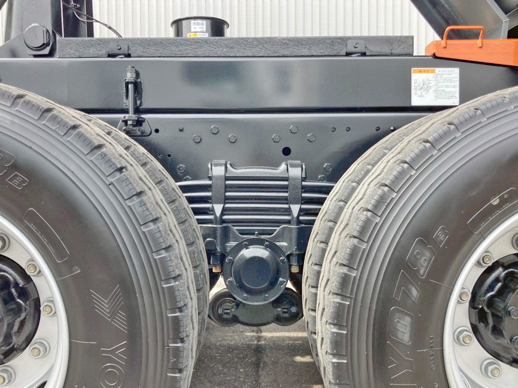 リーフサスです。|三菱 スーパーグレート 2PG-FV80HXの写真5