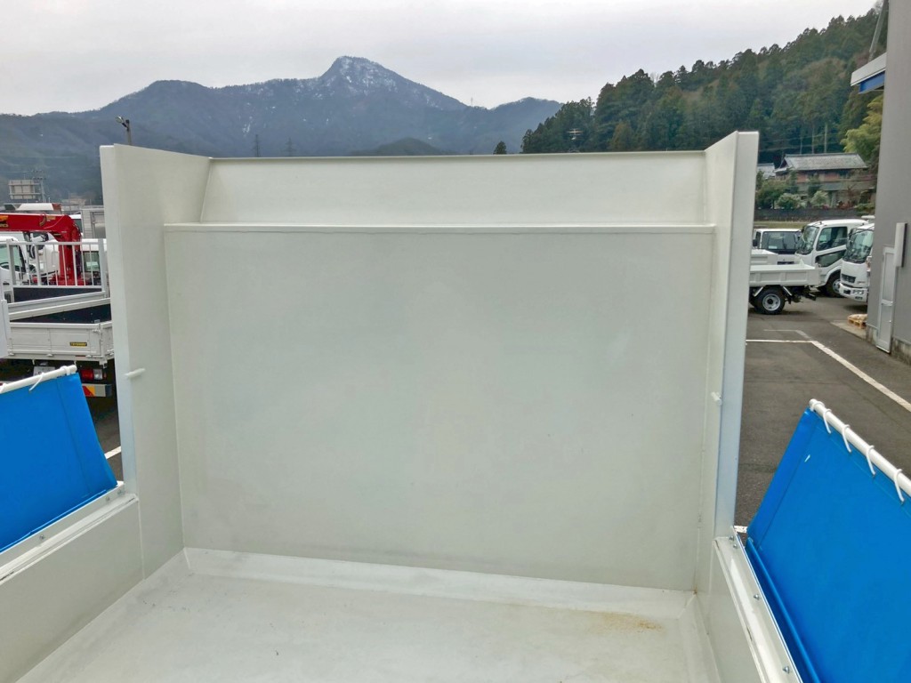 ボディー前方左右にコボレーンストッパーが付いています。|三菱 スーパーグレート 2PG-FV80HXの写真10