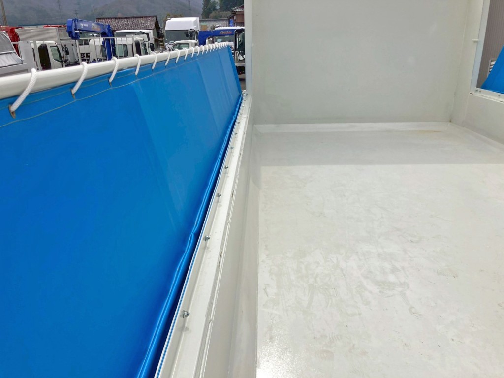 助手席側アオリ上部はL字アングル加工されています。|三菱 スーパーグレート 2PG-FV80HXの写真13