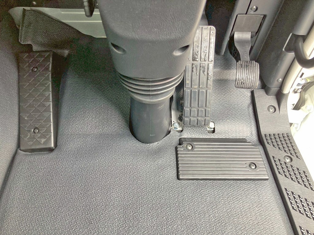 2ペダル仕様です。|三菱 スーパーグレート 2PG-FV80HXの写真30