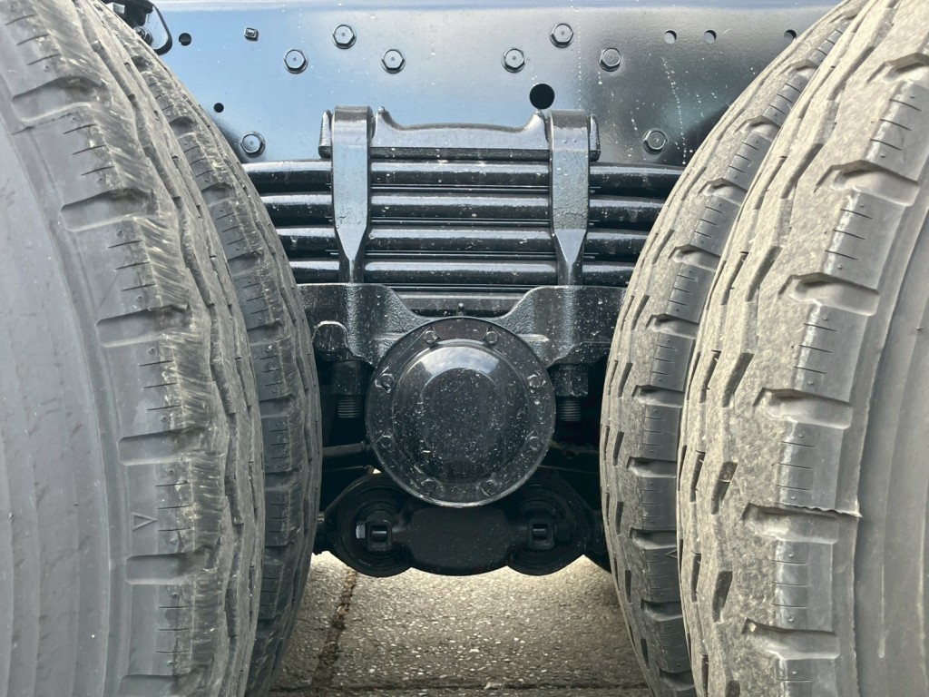 リーフサスです。|三菱 スーパーグレート 2PG-FV80HXの写真5