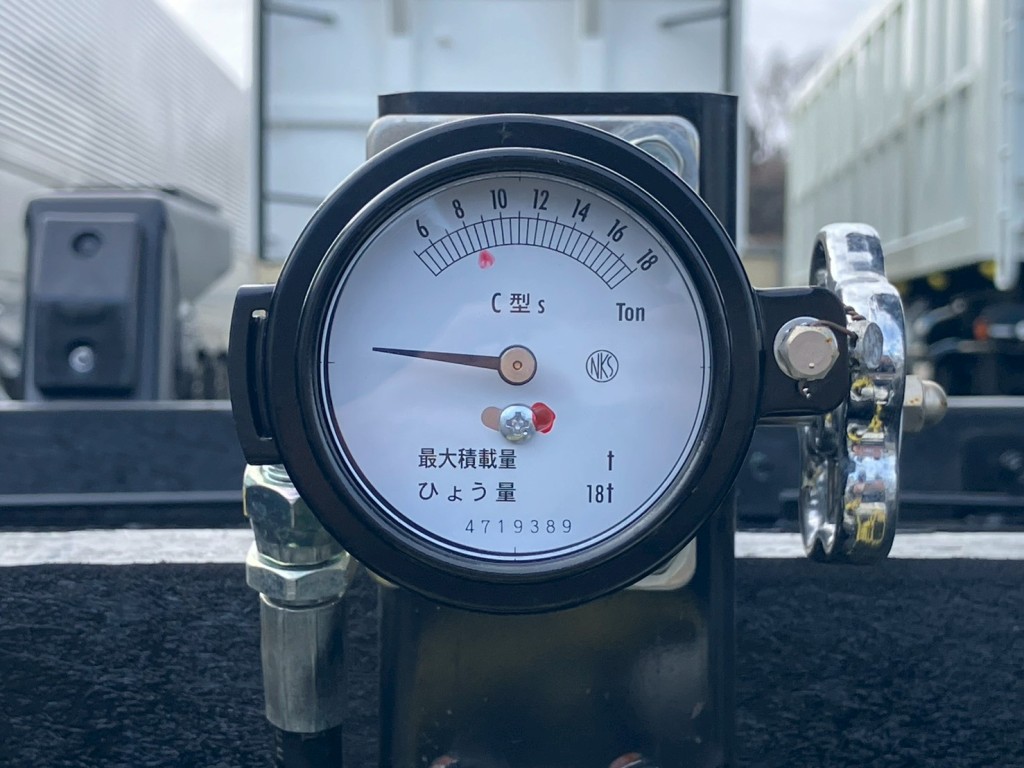 自重計です。|三菱 スーパーグレート 2PG-FV80HXの写真12